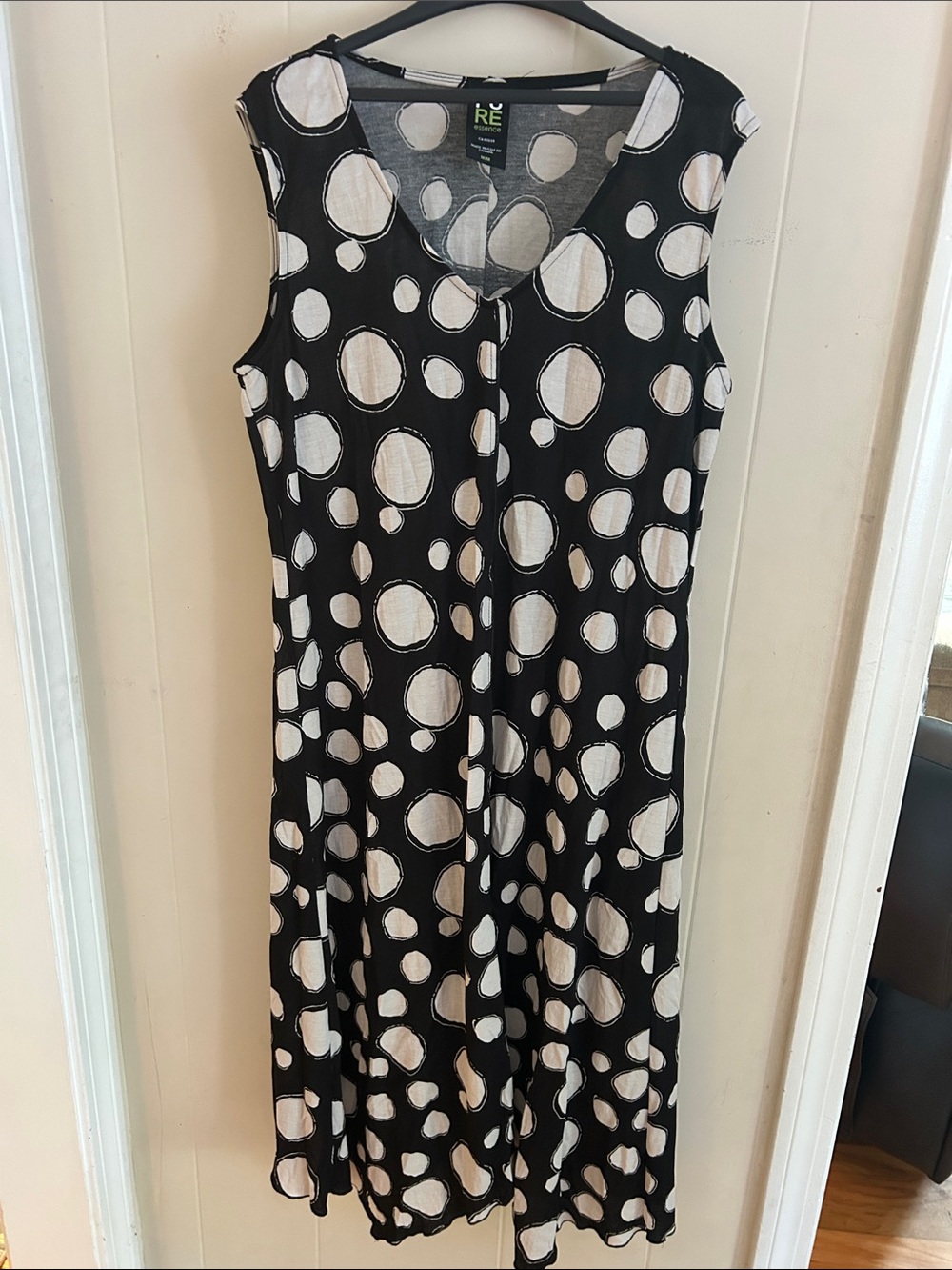 Urbanology Essence Black and White Sleeveless Dress